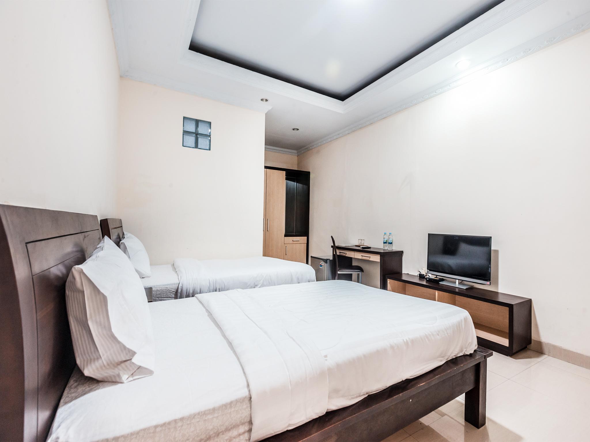Oyo 1667 Wisma Lux Barkah Dżakarta Zewnętrze zdjęcie