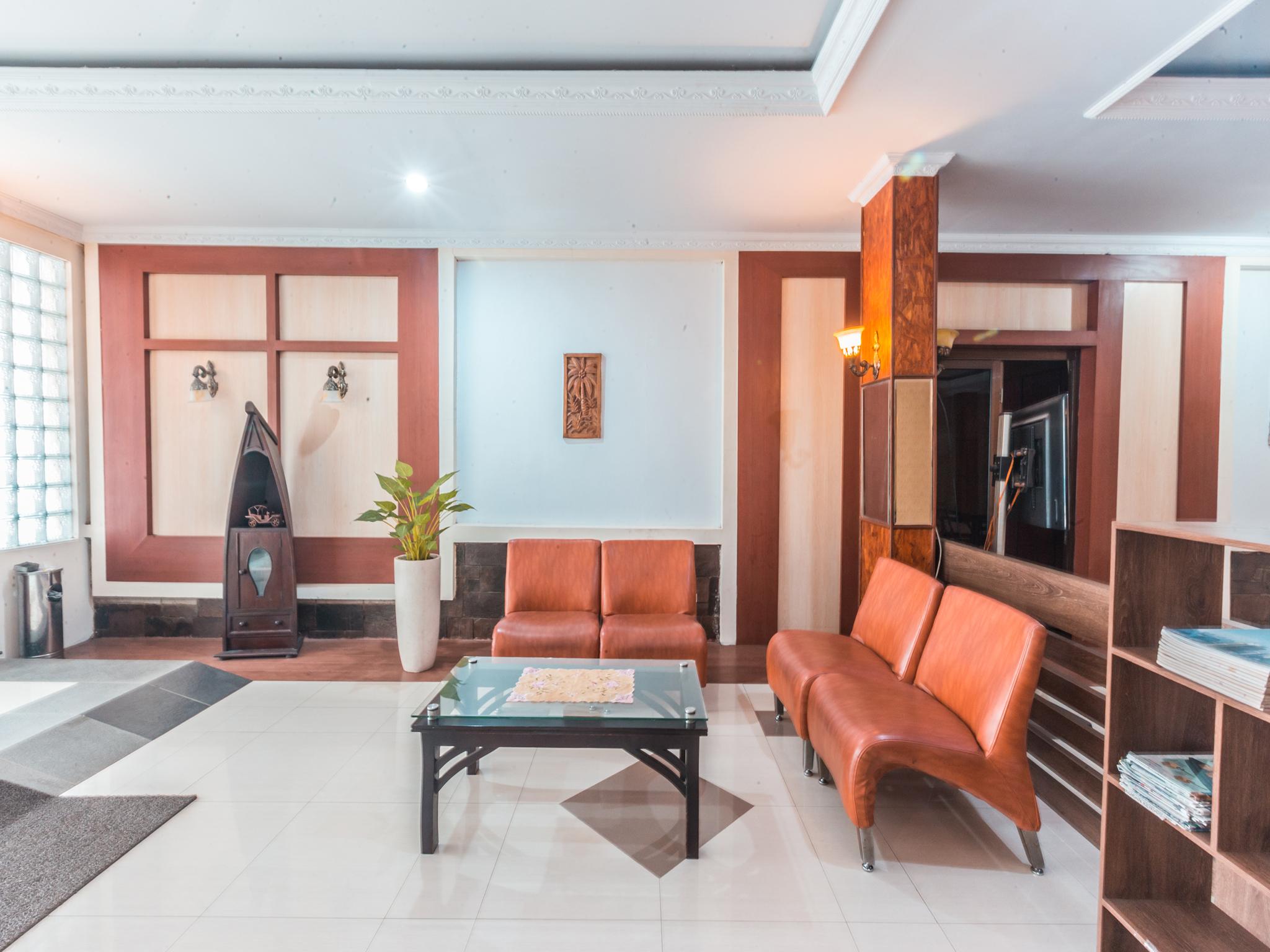 Oyo 1667 Wisma Lux Barkah Dżakarta Zewnętrze zdjęcie