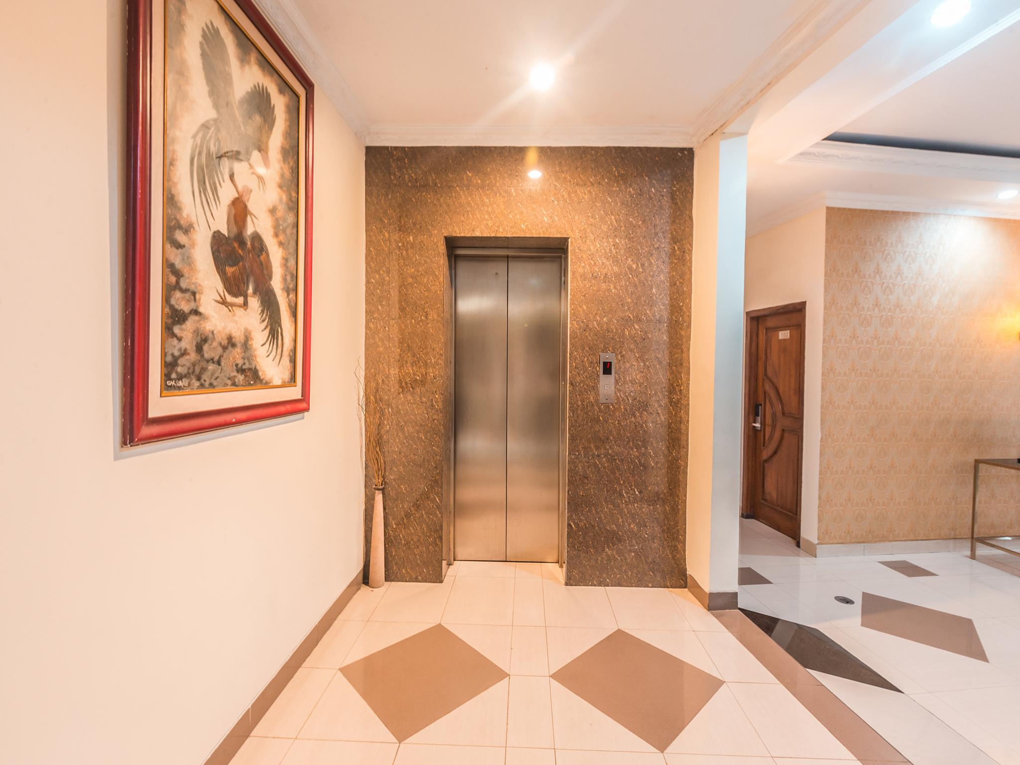 Oyo 1667 Wisma Lux Barkah Dżakarta Zewnętrze zdjęcie